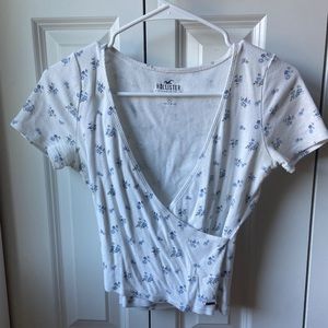 Hollister- medium white short sleeve crop top